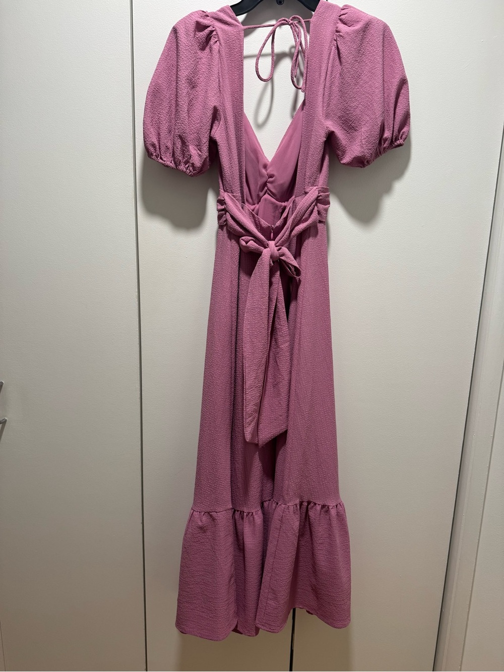 Astr Lavender Open-Back Puff Sleeve Midi Dress - Picture 4 of 5